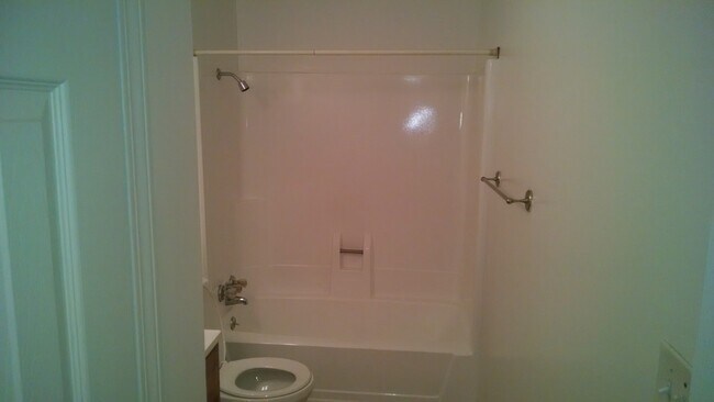 Building Photo - 705 Garland Dr