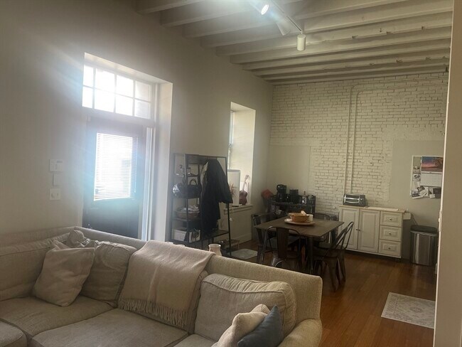 Building Photo - 33 3rd Ave