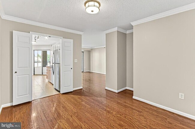 Building Photo - 2151 Jamieson Ave