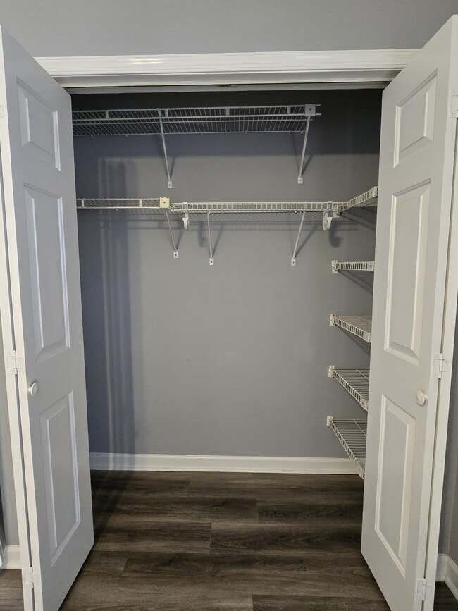 Building Photo - 2808 Shadowbrook Ln