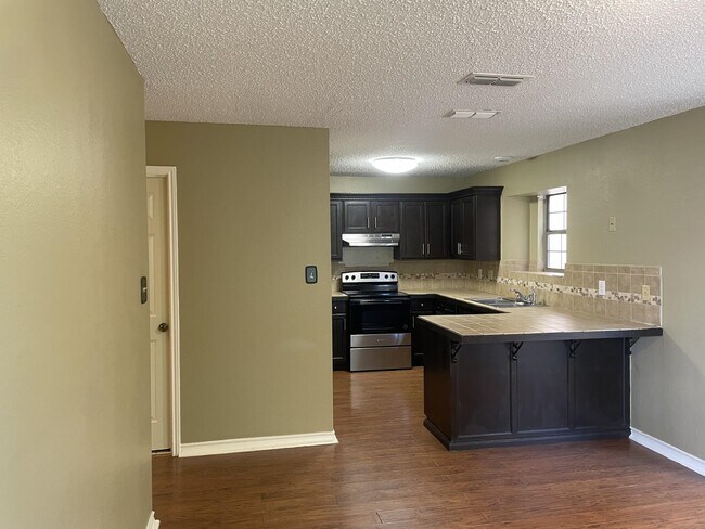 Building Photo - 101 Martingale