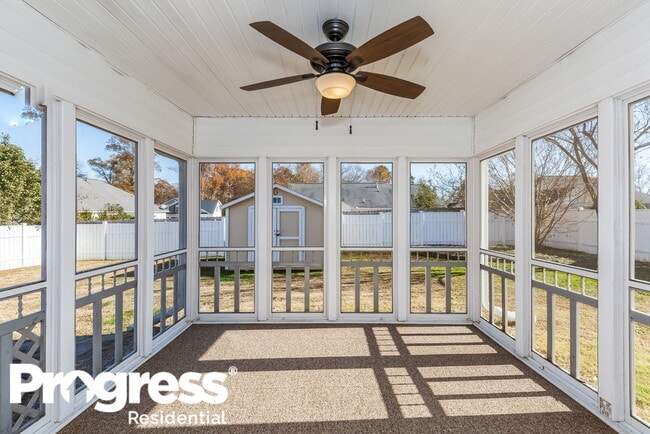 Building Photo - 1440 Standish Dr