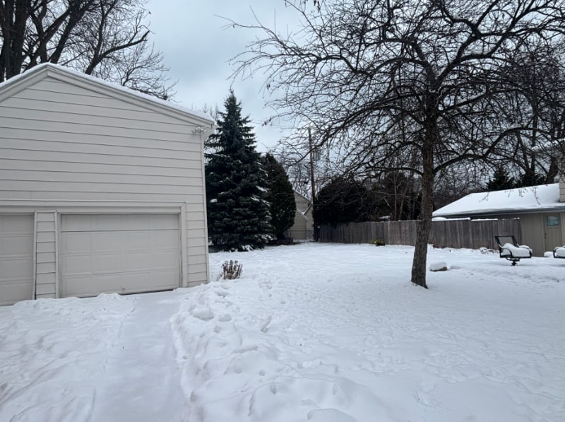 Building Photo - 1028 E Meadow Pl