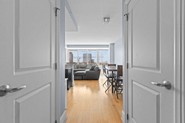 Building Photo - 400 W North St