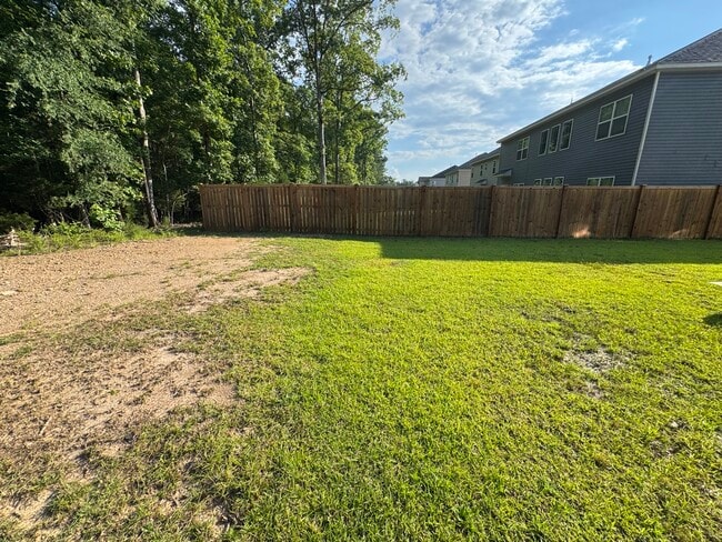 Building Photo - 551 Roseridge Dr