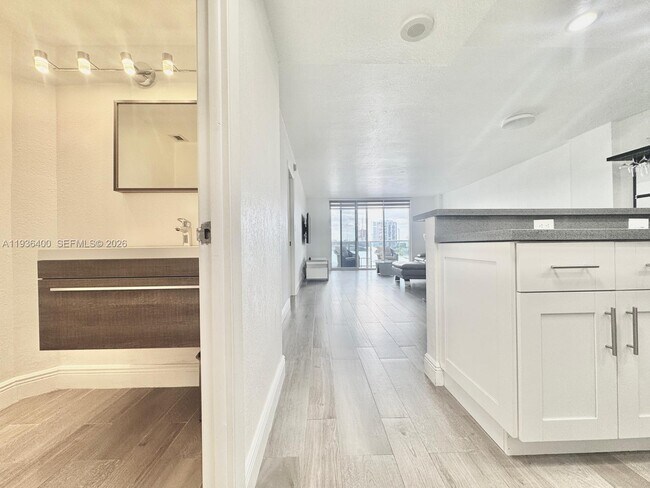 Building Photo - 3800 S Ocean Dr