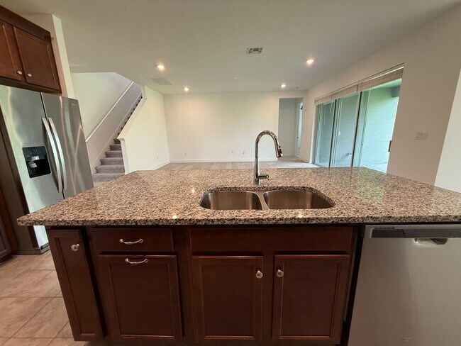 Building Photo - 5 Bedroom 4 Bath W/Office & 3-Car Garage (...