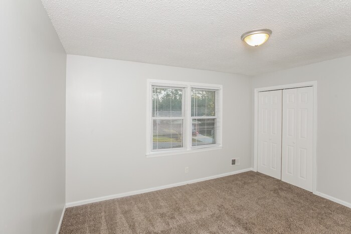Building Photo - 601 Wilmette Rd