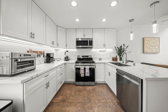 Building Photo - Fully Furnished Rental Imperal Beach
