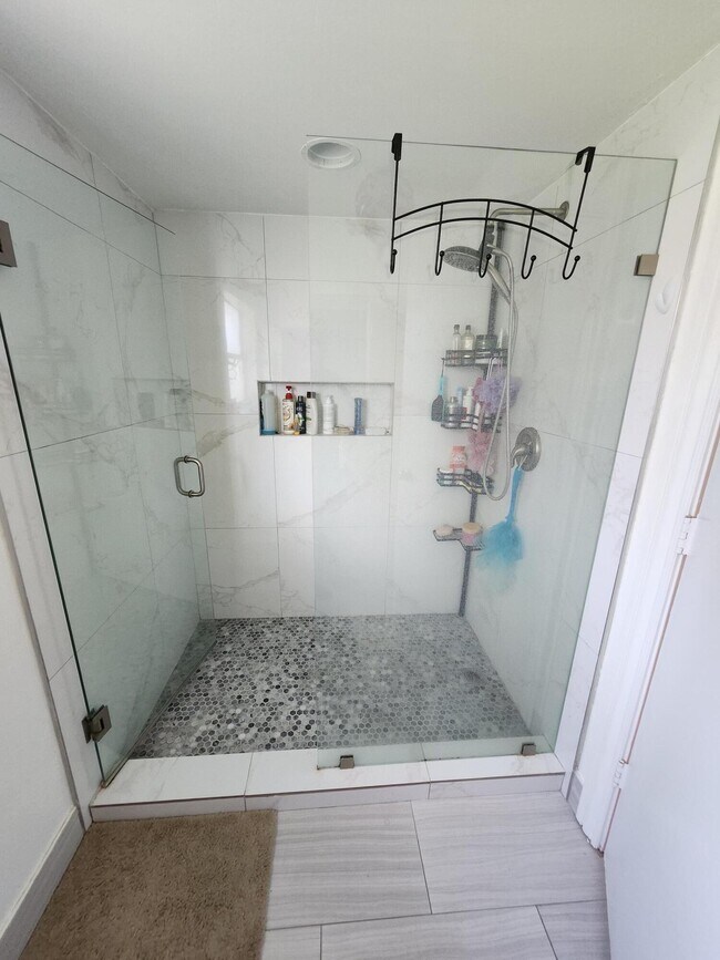 Building Photo - 5705 Fox Hollow Dr