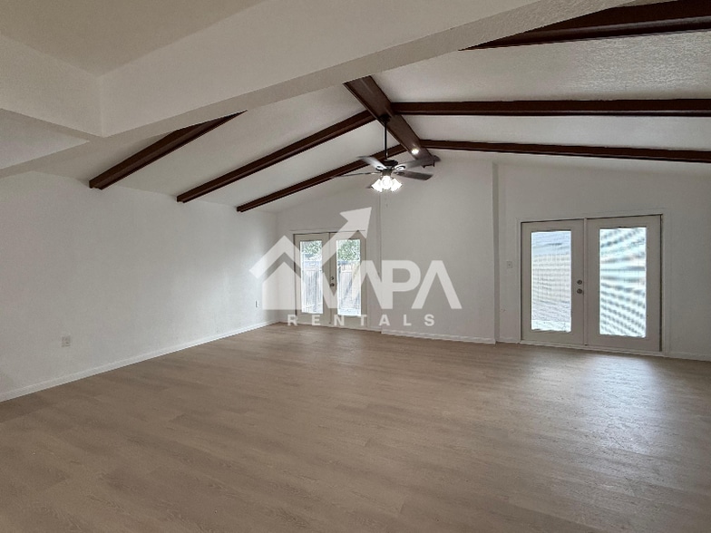 Building Photo - 8007 Lake Forest Dr