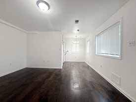 Building Photo - 506 Eastern Ave NE