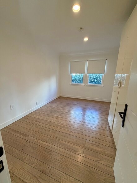 Building Photo - 3159 Hutchison Ave
