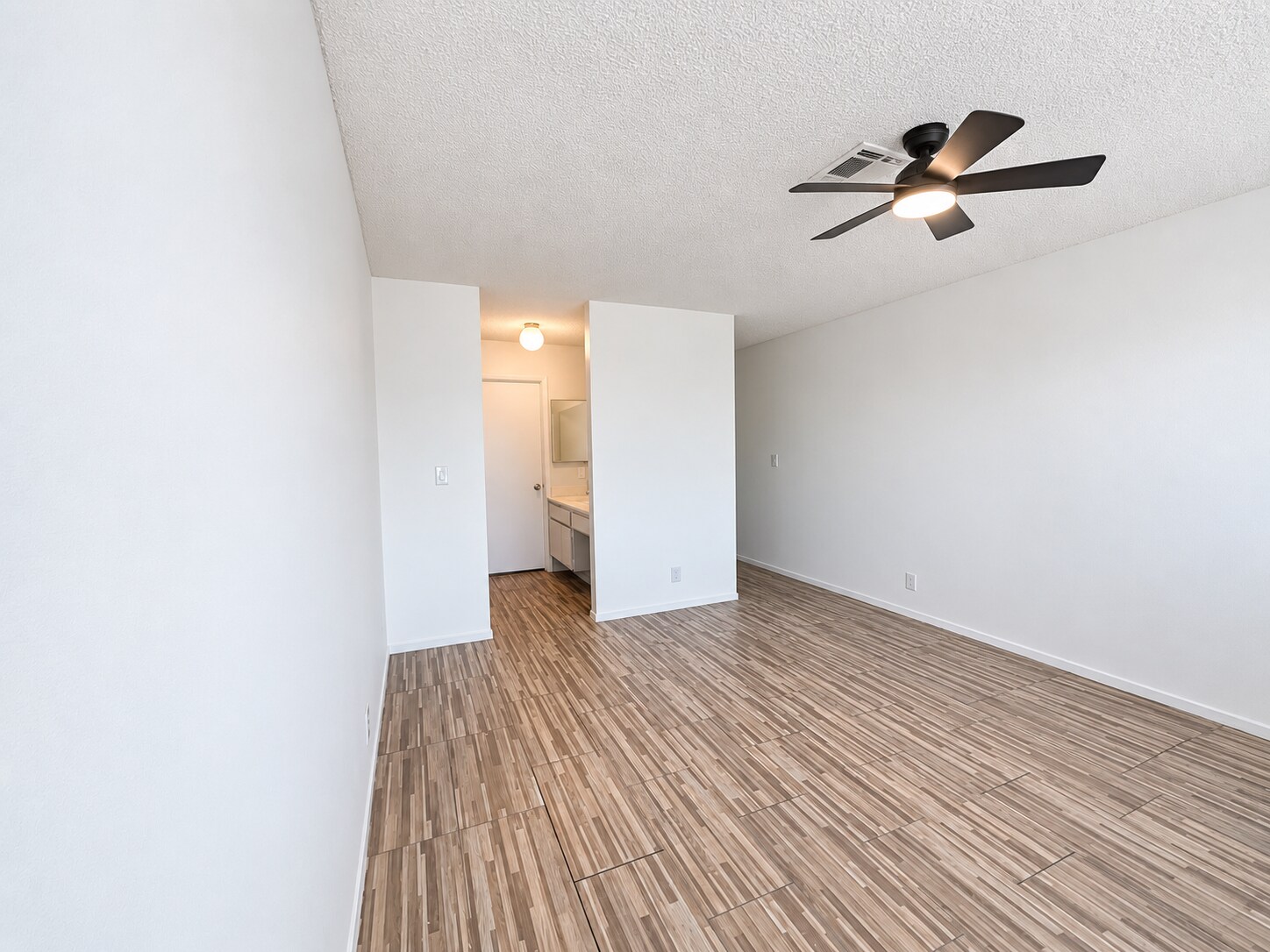 Building Photo - 4346 Caliente St