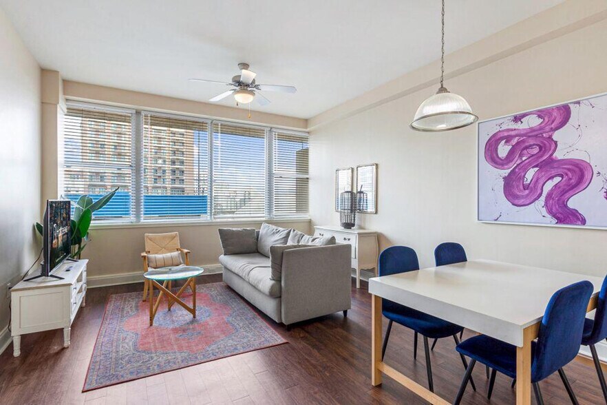 Primary Photo - 925 Common St