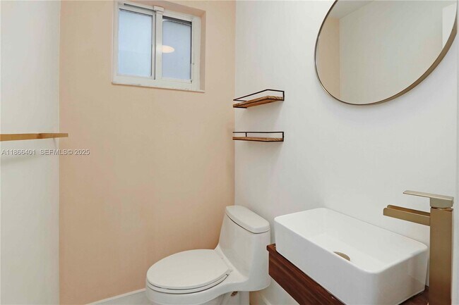 Building Photo - 3030 Bird Ave