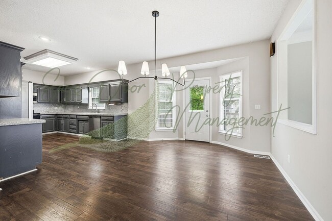 Building Photo - BEAUTIFUL HOME AVAILABLE NOW!!