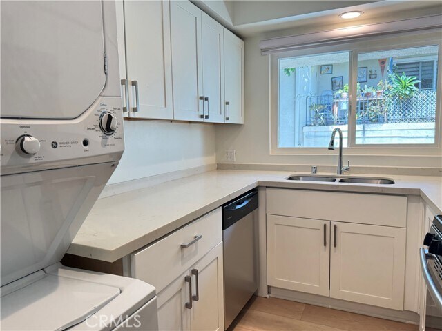 Building Photo - 251 N Oakland Ave