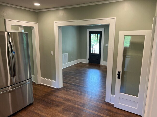 Building Photo - "Character Revived" Etowah Home and Guest House