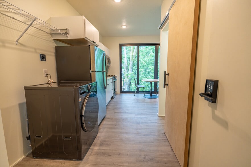 Building Photo - 2718 Grand Ave S