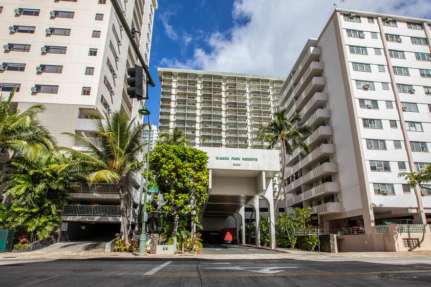 Entrance - 2440 Kuhio Ave