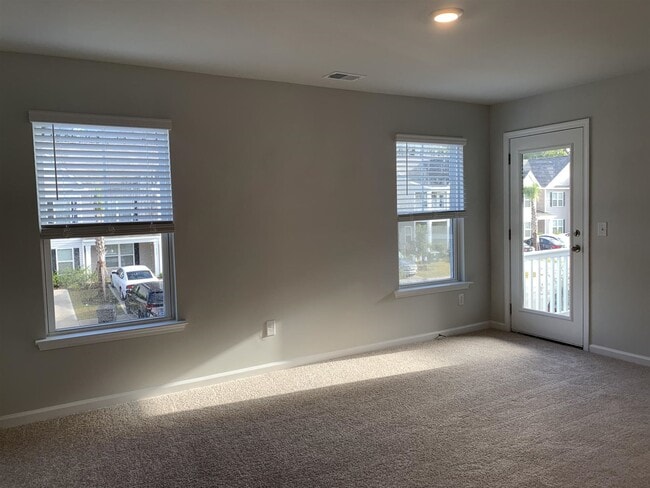 Building Photo - 235 Spencer Cir