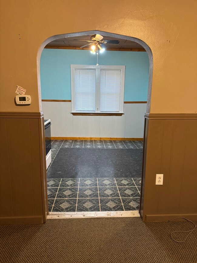 Kitchen - 204 Independence Ave S