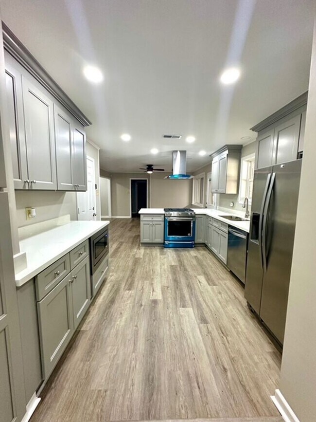 Building Photo - 1005 E Grace St