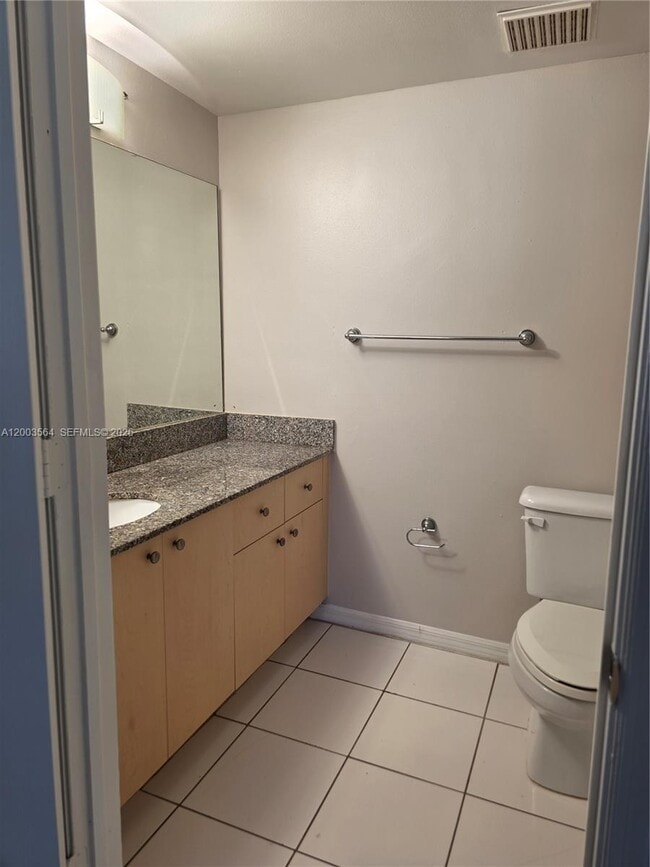 Building Photo - 2492 Centergate Dr