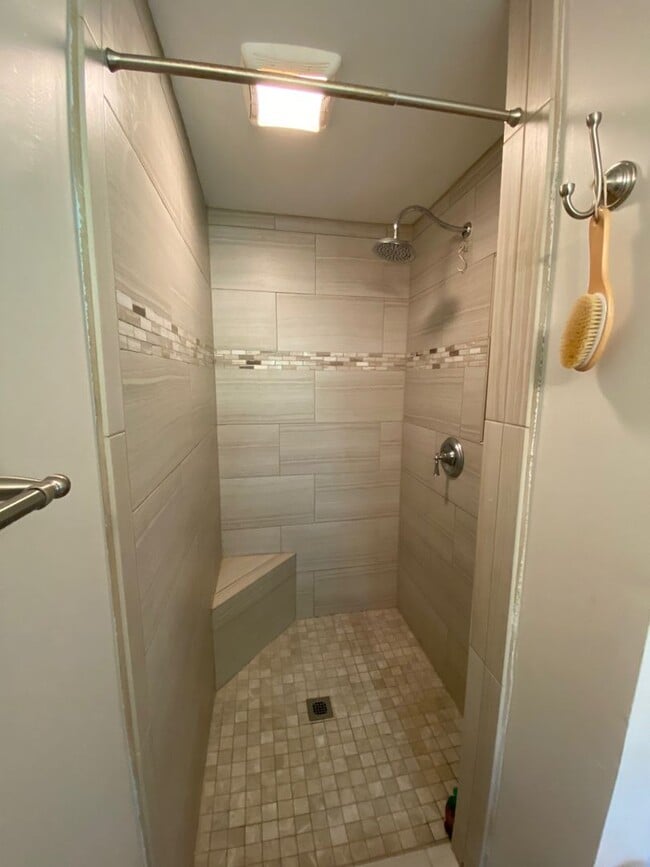 Building Photo - North AVL - Spacious Home with Large Yard and Outdoor Fireplace!