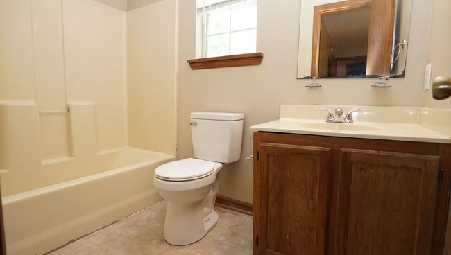 Building Photo - Cinnamon Ridge – 3 bedrooms and 2 baths