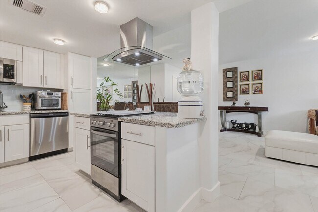 Building Photo - 2234 S Piney Point Rd