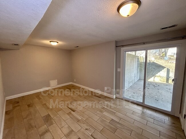 Building Photo - 1024 Jana Dr