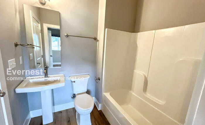 Building Photo - 1067 Montague Pl