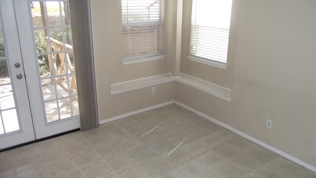 Building Photo - East El Paso 3 bed Refrig A/C!