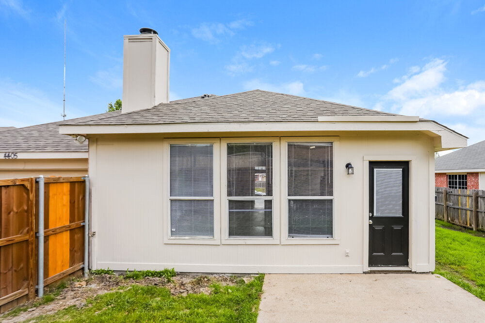 Building Photo - 4405 Crystal Ln