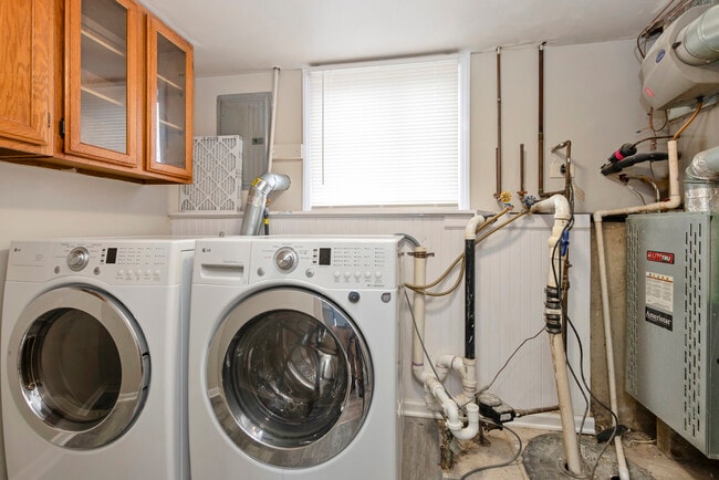 Building Photo - 836 Lily Cache Ln