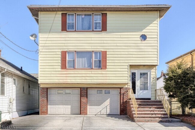 Building Photo - 21 Avenue A