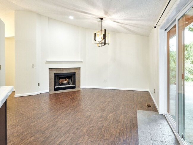 Building Photo - 3 bed, 2 bath single-level home in South Salem