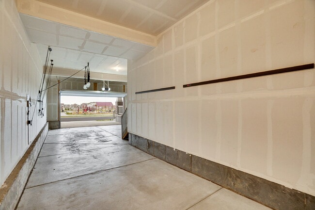 Building Photo - $3,650.00 - 4 Beds 3 Baths Single Family H...