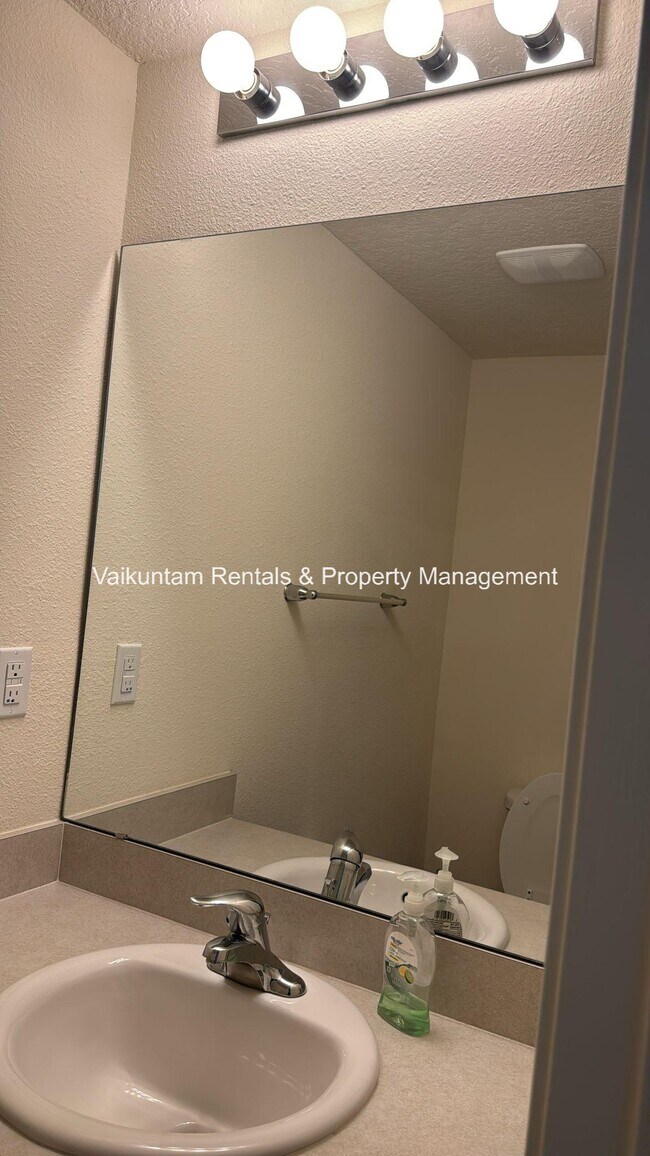 Building Photo - 9607 Mira Loma Dr