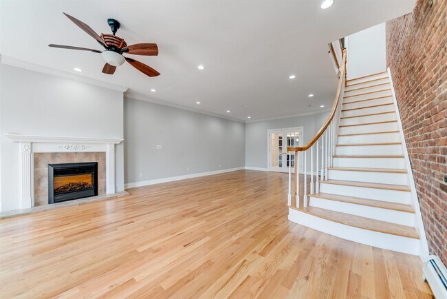 Building Photo - 369 3rd St