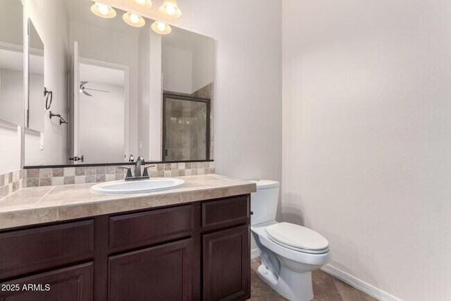 Building Photo - Stunning 4 bedroom, 3 bathroom home in the...