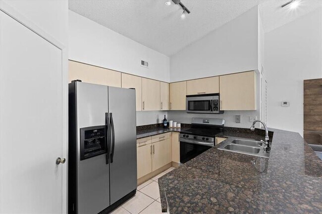 Building Photo - 2445 SW 18th Terrace