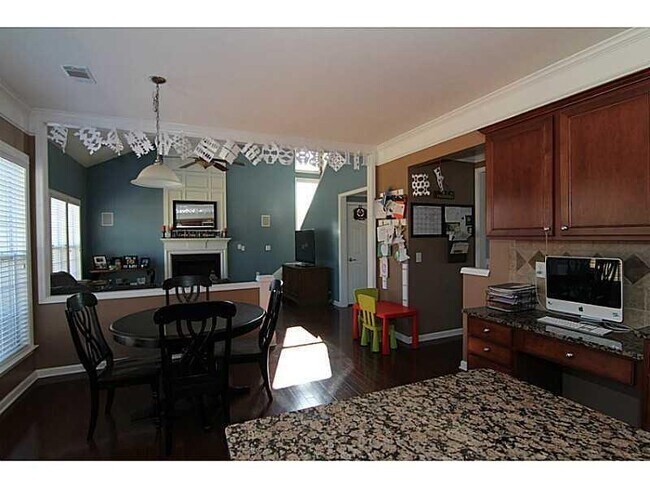 Building Photo - 203 Glenwood Dr