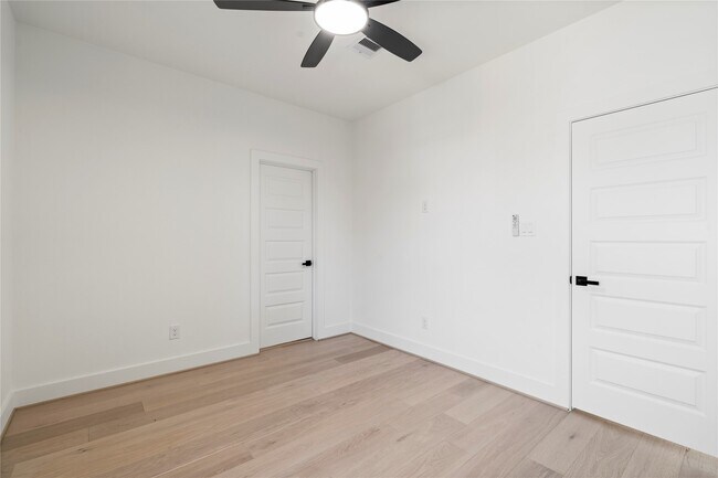 Building Photo - 4110 Cortlandt St