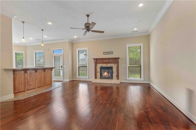 Building Photo - 501 SE Eaton St