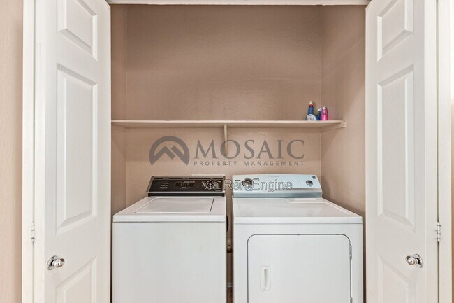 Building Photo - 2317 S 88th Dr