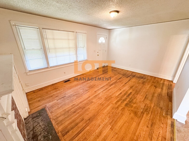 Building Photo - 125 Irene Cir