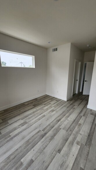 Building Photo - 2637 S Cochran Ave